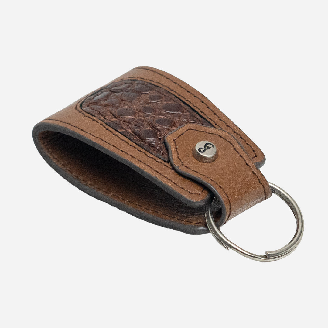 Llavero "The Shield" - Billionaire Croc Hazel Brown