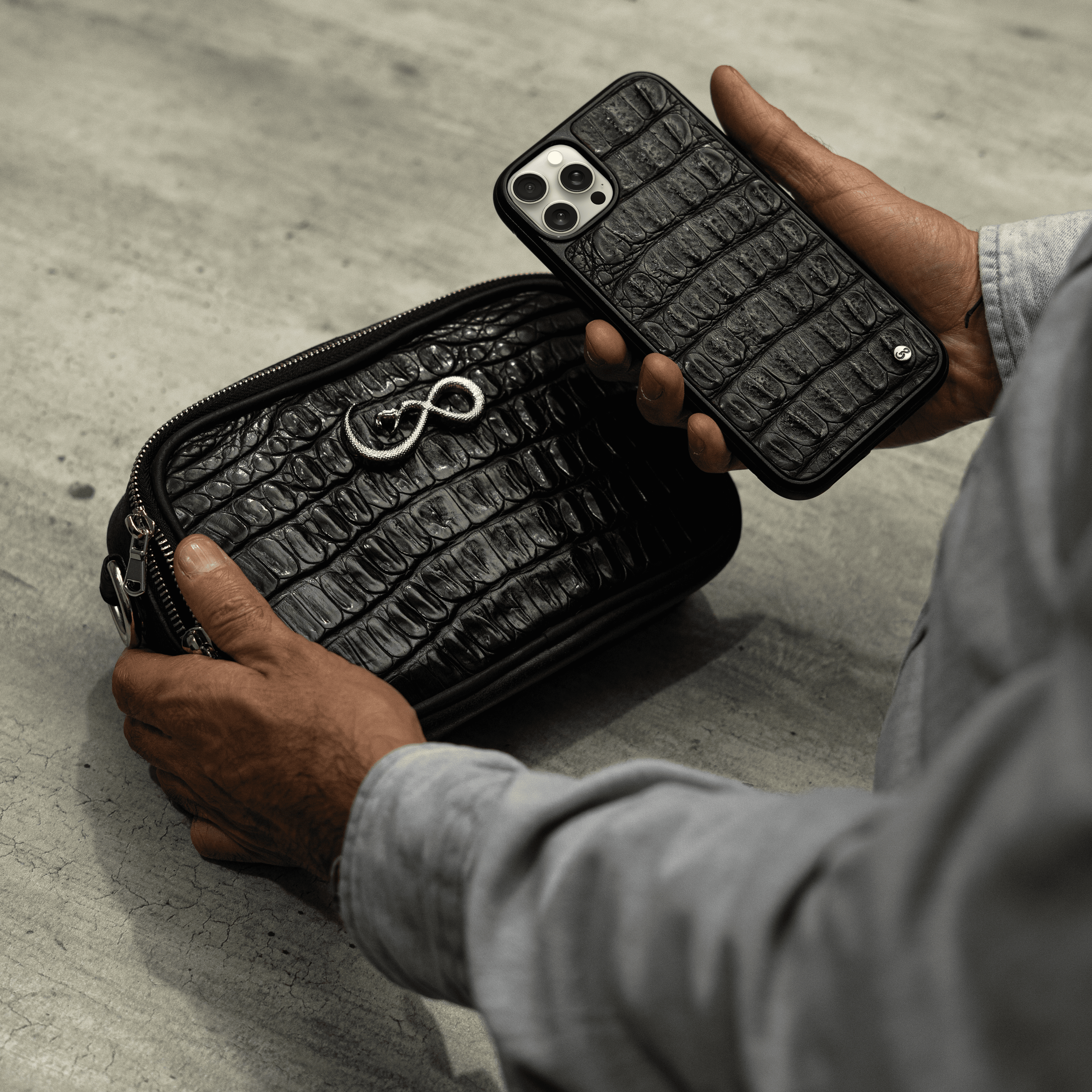 Veneno Kit  - Funda iPhone 15 Pro Max+ Documentera mini - Billionaire Croc Black