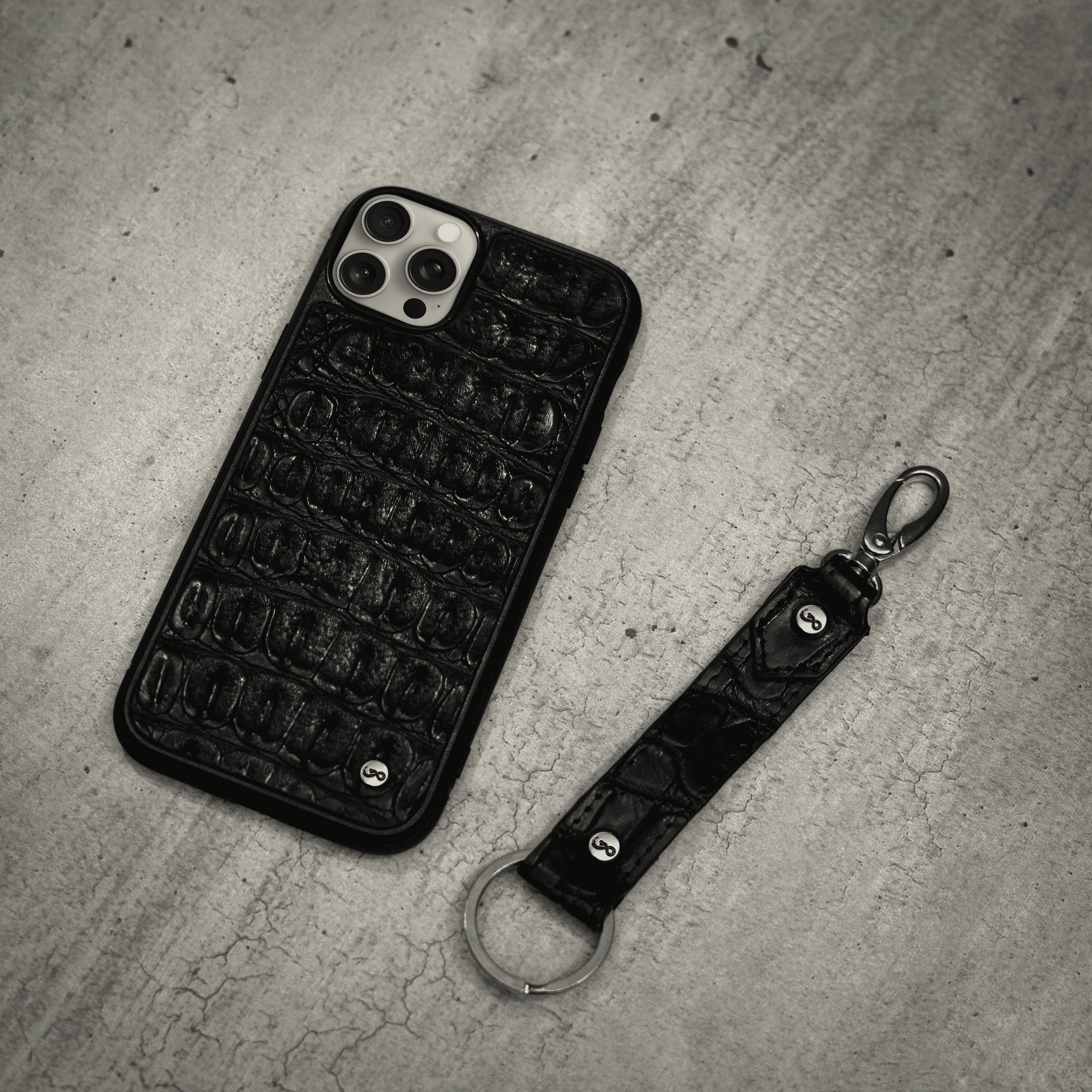 Veneno Kit - Funda iPhone 15ProMax + Llavero - Billionaire Croc Black