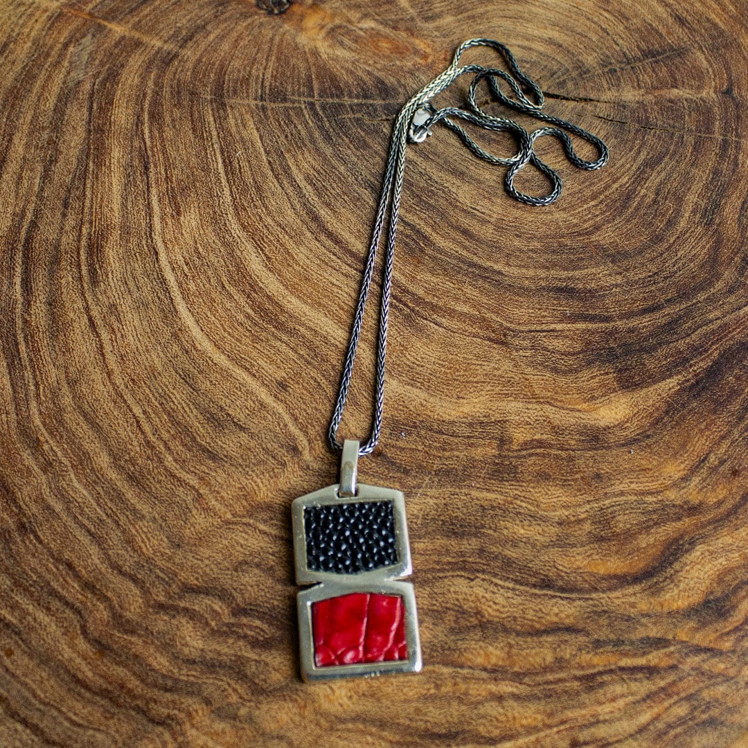 Veneno Leather Goods Infinito - Dije de plata con mantarraya y cocodrilo rojo