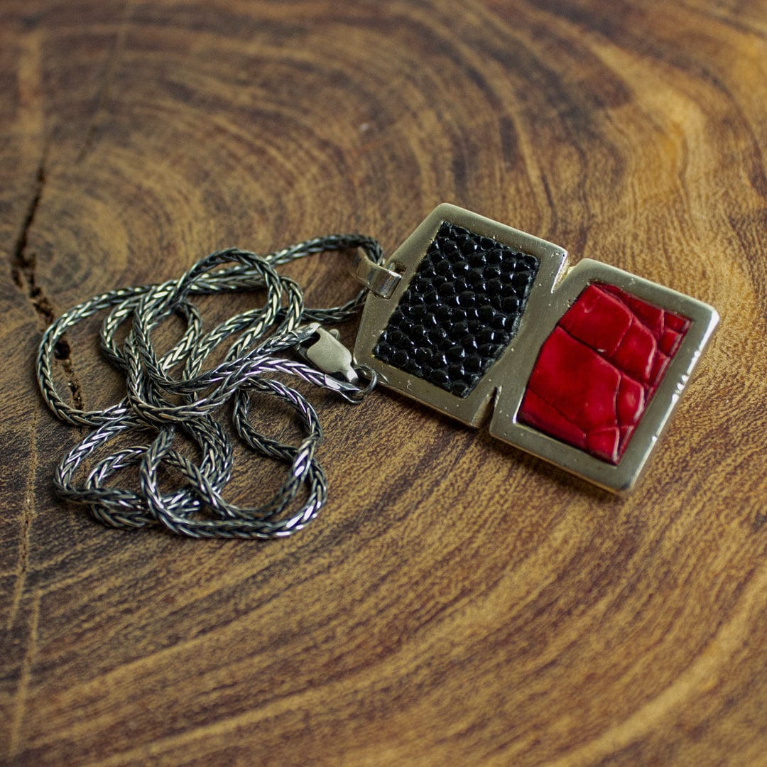 Veneno Leather Goods Infinito - Dije de plata con mantarraya y cocodrilo rojo