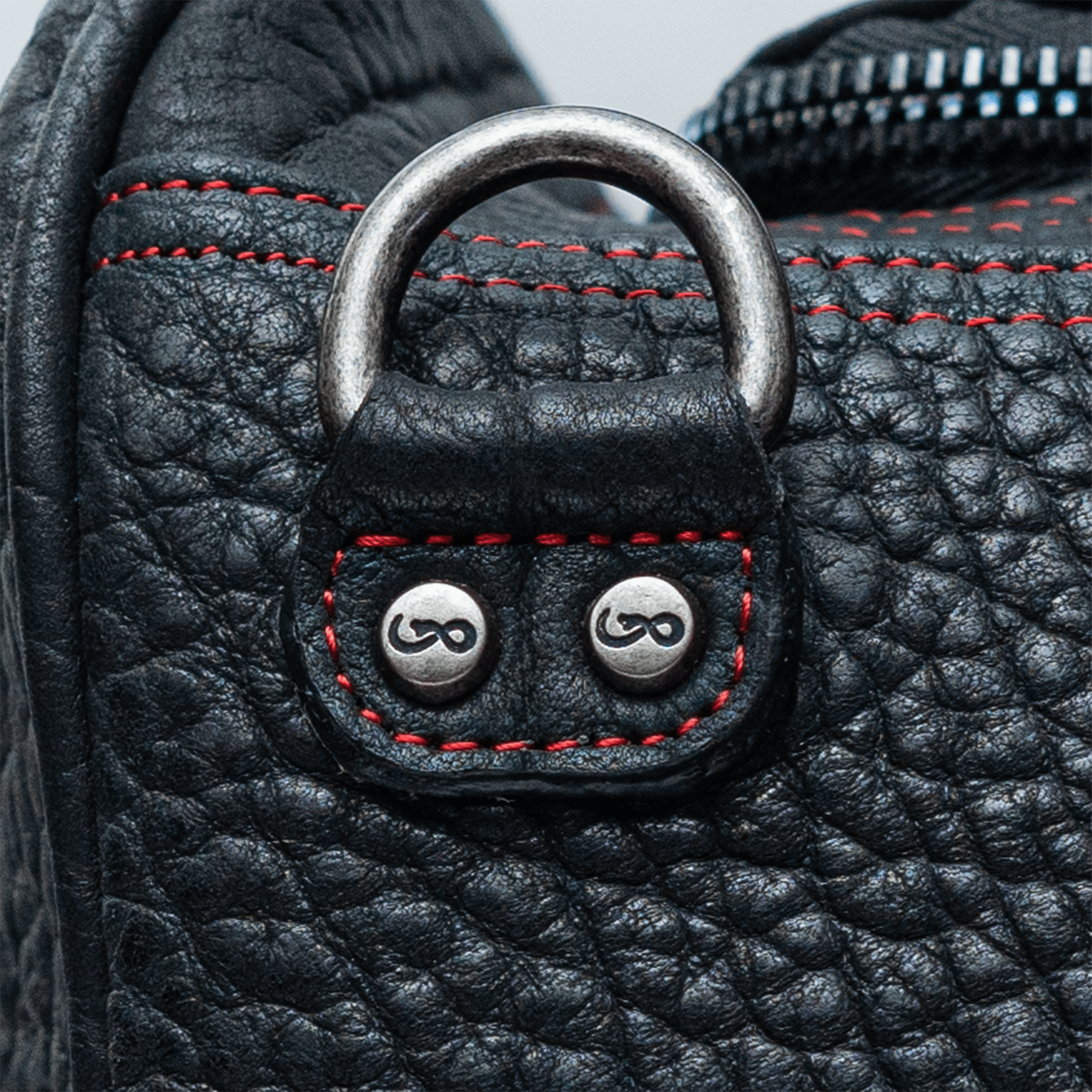 Veneno Leather Goods "TITÁN Weekender" Bull Neck Black
